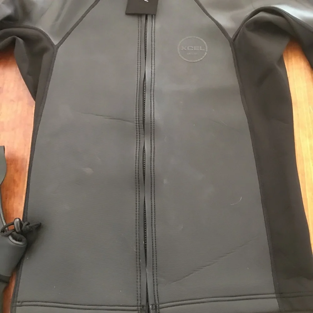 XCEL Men's Front-Zip Long Sleeve Swim Rash Guard in Black Brand New